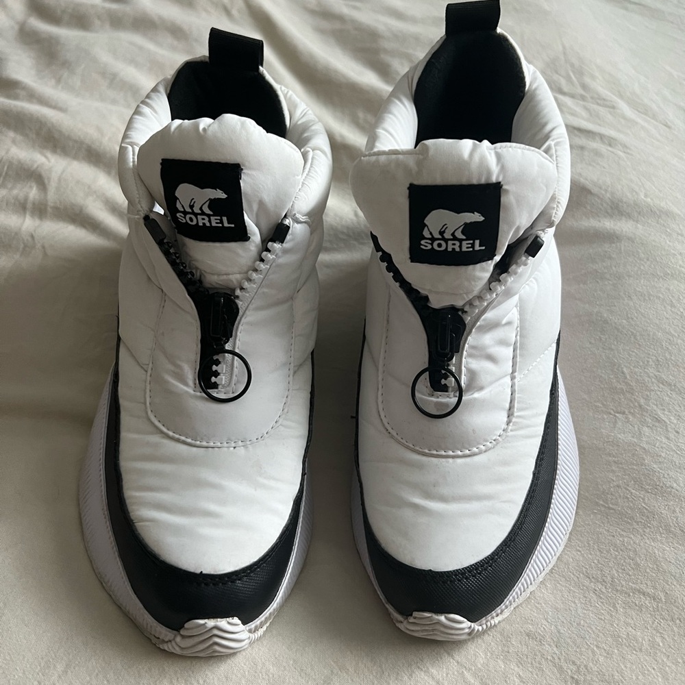 SOREL OUT N’ ABOUT PUFFY ZIP BOOT